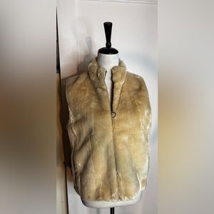 Ann Taylor Loft Faux Fur Vest Zip-up High Neck Mobwife Après ski neutral cream